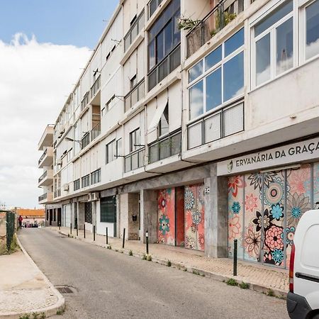 Stroll To Coffee Shops Near A Renovated Hillside Apartment In Graca Lisbon Luaran gambar
