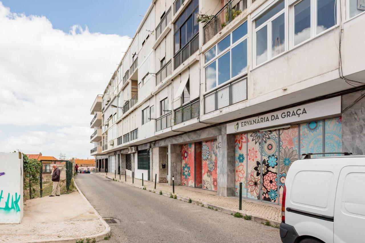 Stroll To Coffee Shops Near A Renovated Hillside Apartment In Graca Lisbon Luaran gambar