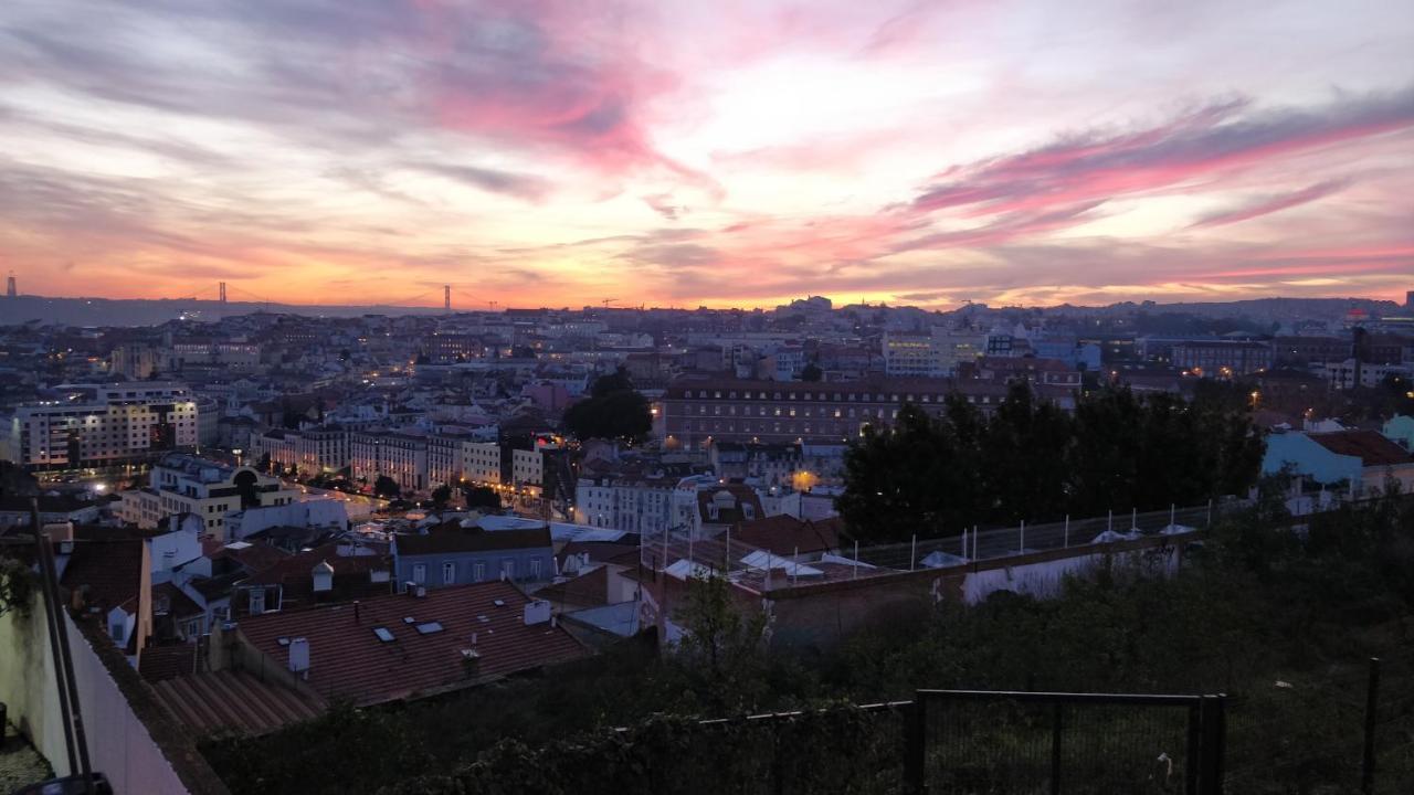 Stroll To Coffee Shops Near A Renovated Hillside Apartment In Graca Lisbon Luaran gambar