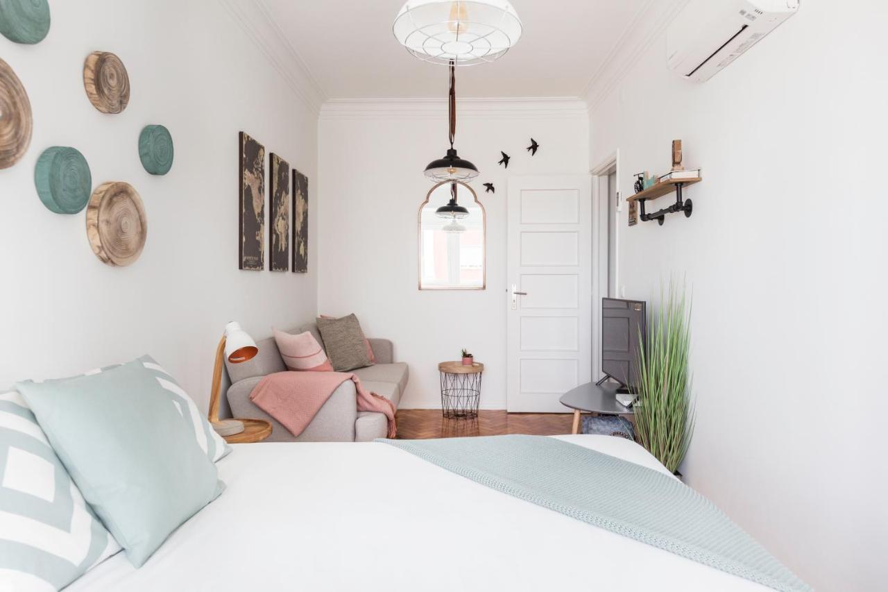 Stroll To Coffee Shops Near A Renovated Hillside Apartment In Graca Lisbon Luaran gambar