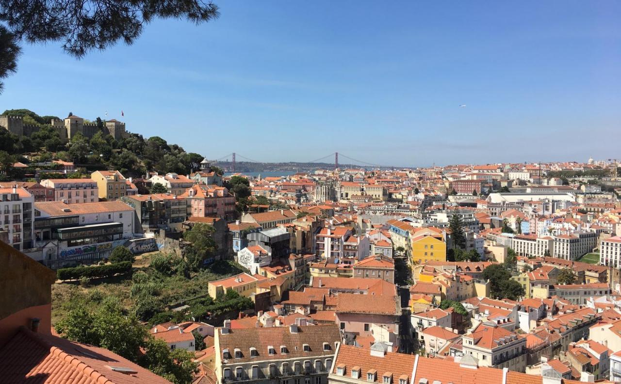 Stroll To Coffee Shops Near A Renovated Hillside Apartment In Graca Lisbon Luaran gambar