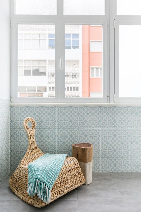 Stroll To Coffee Shops Near A Renovated Hillside Apartment In Graca Lisbon Luaran gambar