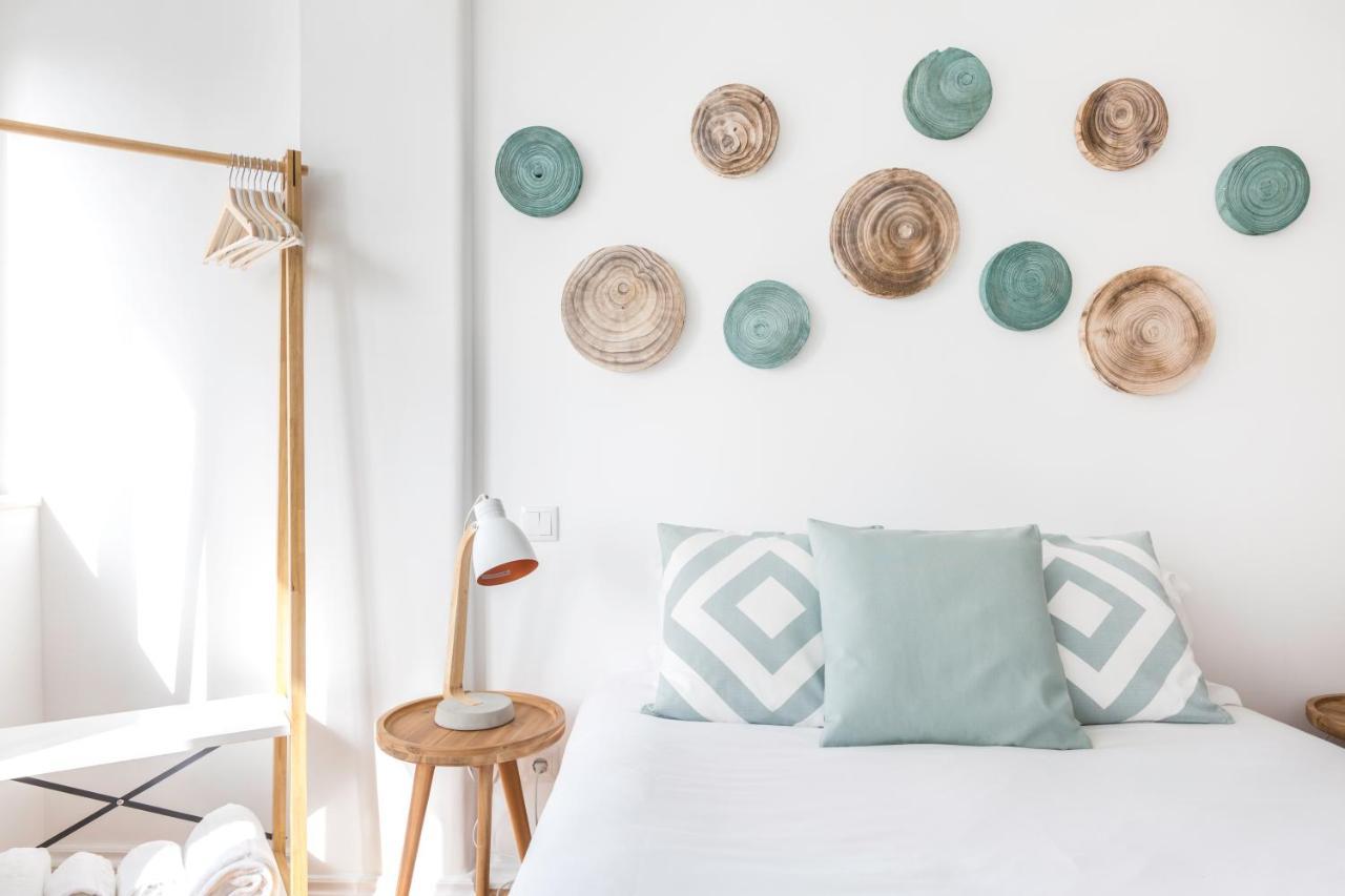 Stroll To Coffee Shops Near A Renovated Hillside Apartment In Graca Lisbon Luaran gambar