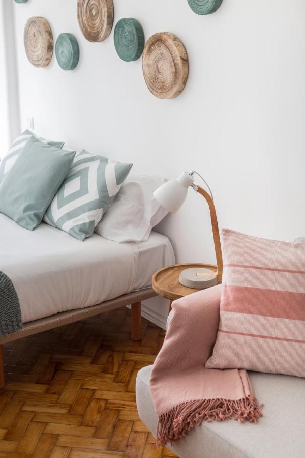 Stroll To Coffee Shops Near A Renovated Hillside Apartment In Graca Lisbon Luaran gambar