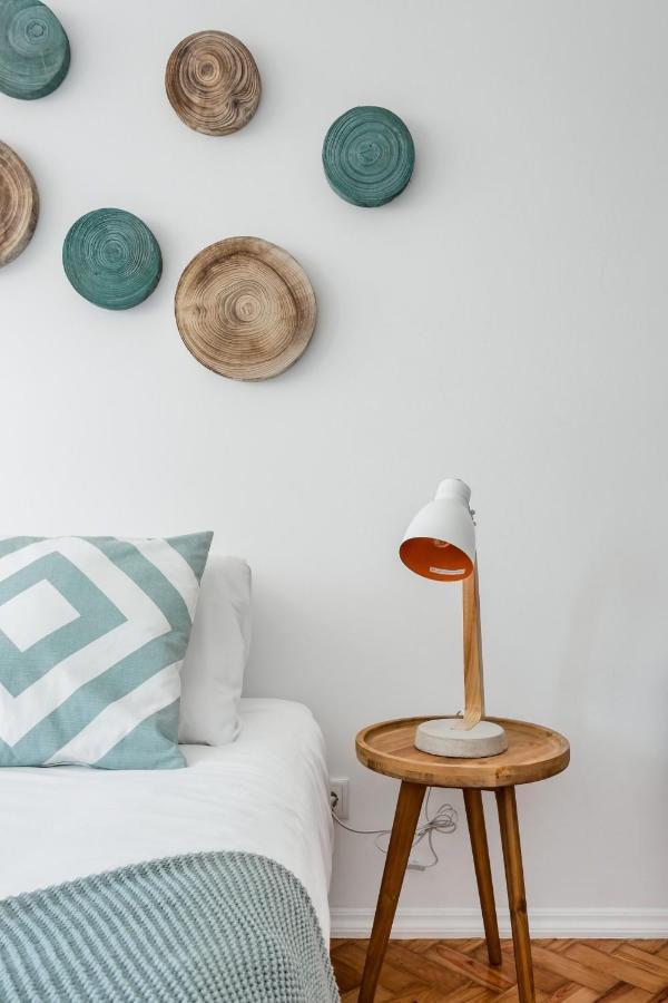 Stroll To Coffee Shops Near A Renovated Hillside Apartment In Graca Lisbon Luaran gambar