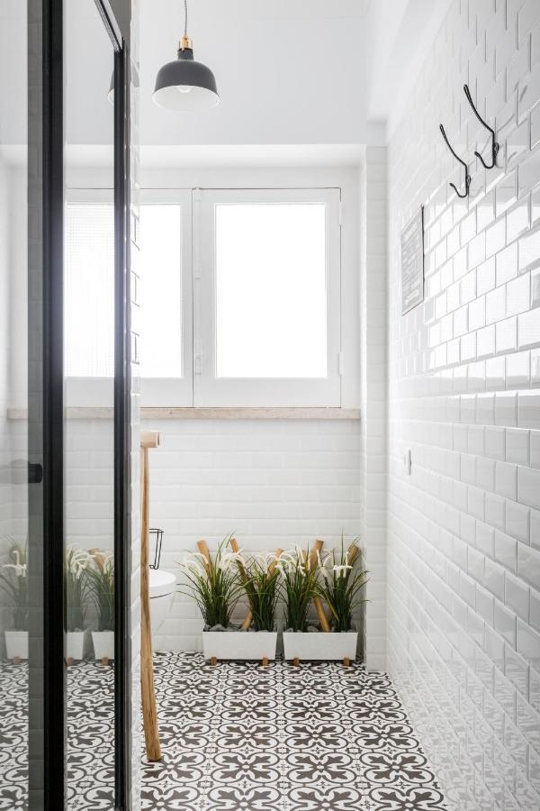 Stroll To Coffee Shops Near A Renovated Hillside Apartment In Graca Lisbon Luaran gambar