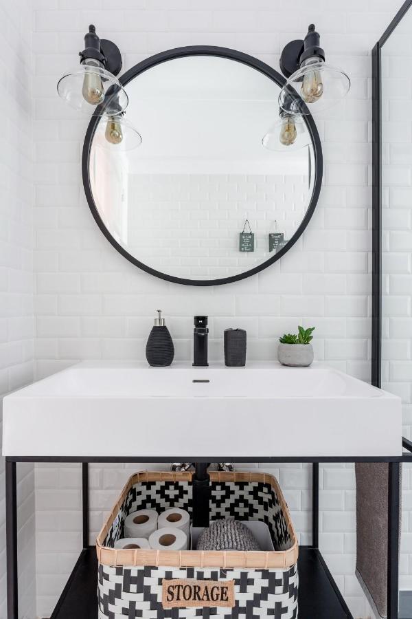 Stroll To Coffee Shops Near A Renovated Hillside Apartment In Graca Lisbon Luaran gambar
